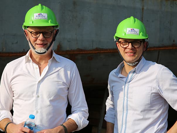 Edouard Philippe visite le
chantier du futur
voilier-cargo de TOWT
au Vietnam